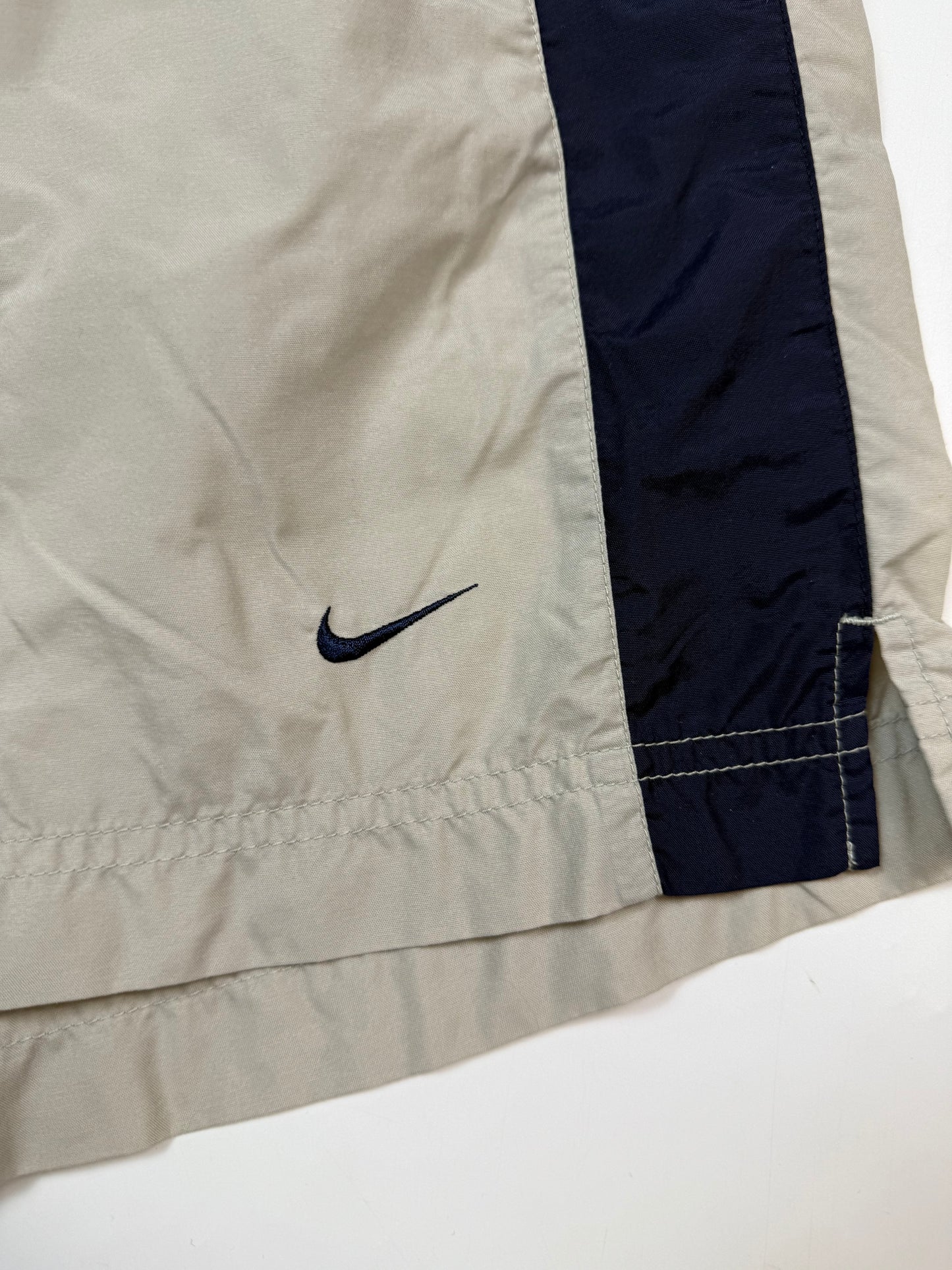 Vintage 90s Nike side stripe sport shorts (M)