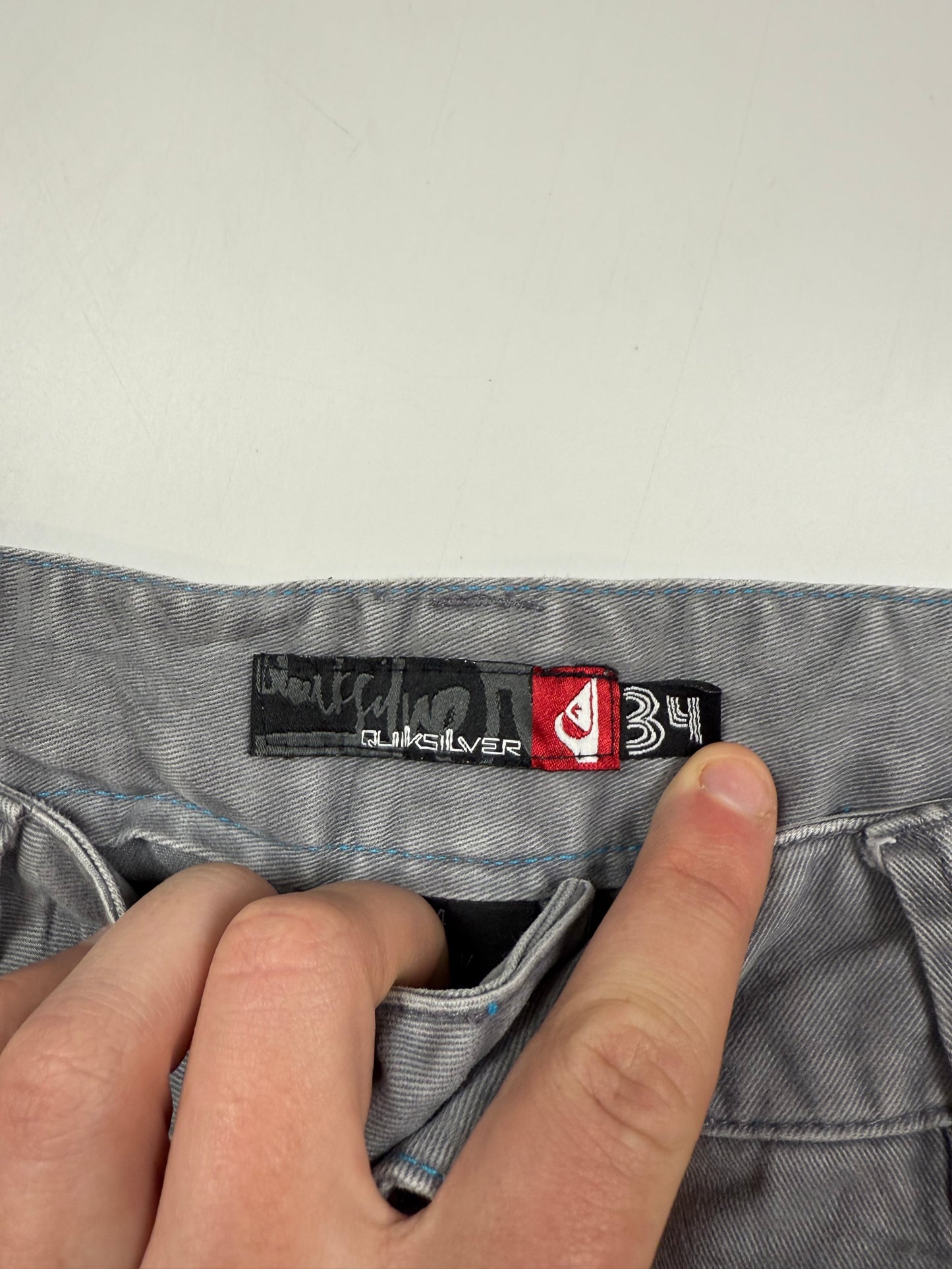 Vintage Quiksilver baggy cargo shorts (W34)