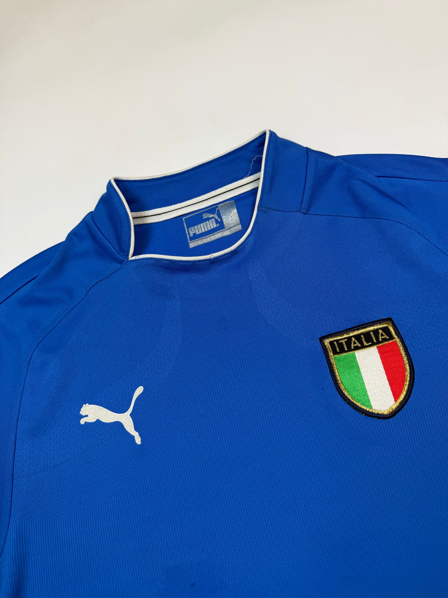 Vintage Italy 2003/04 Puma home football shirt (M)