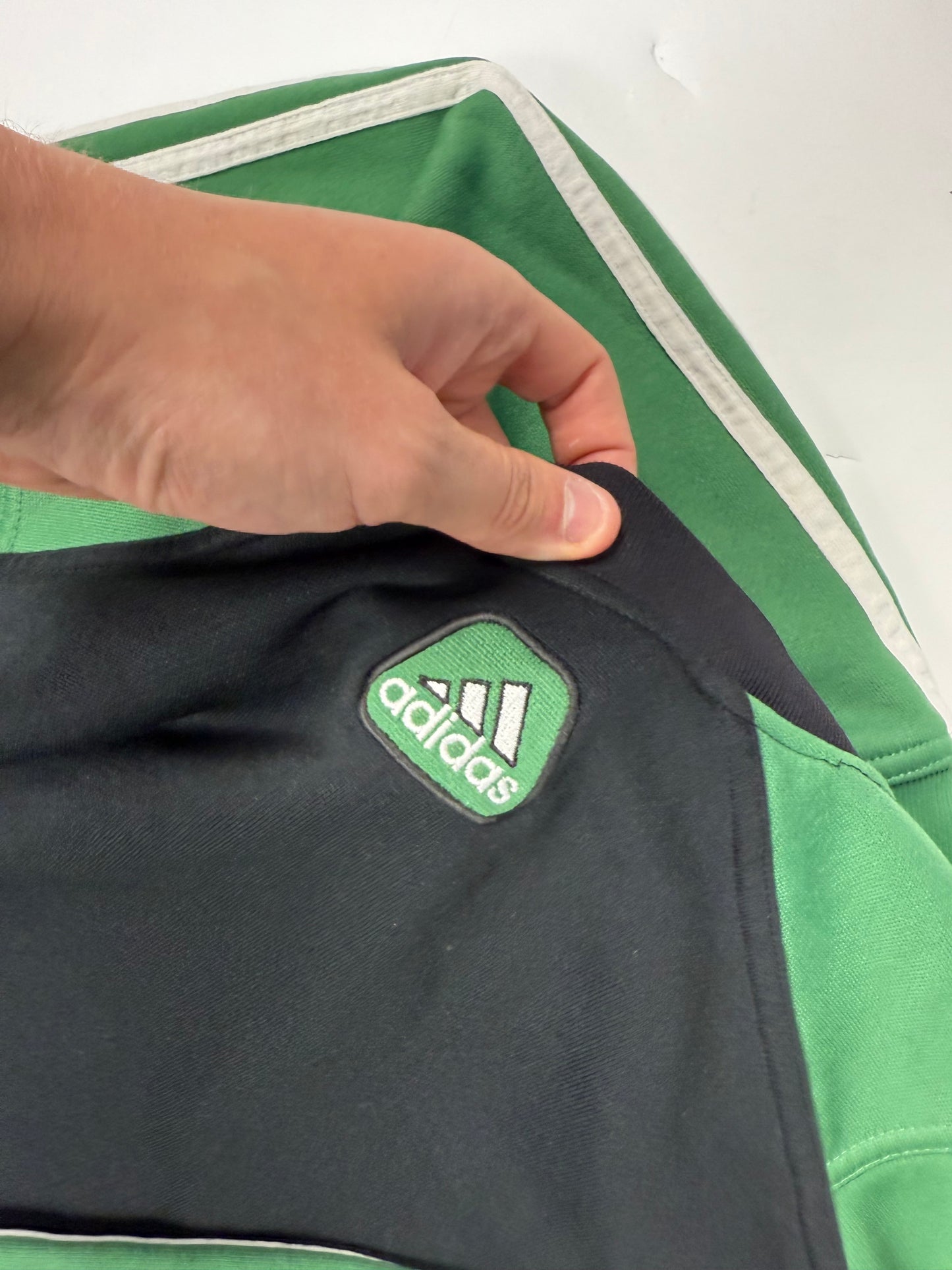 Vintage 90s Adidas centre logo sweatshirt (L)