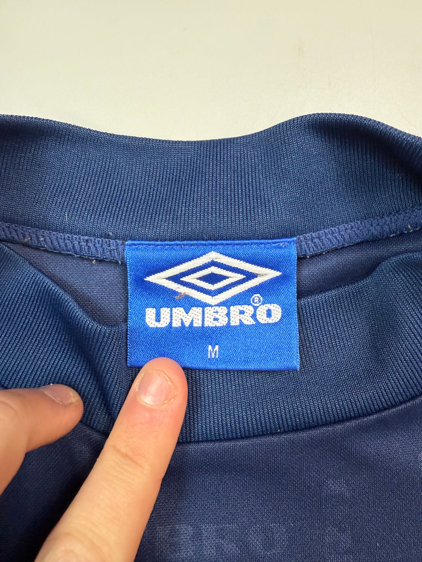 Vintage 90s Umbro centre logo tee (M)