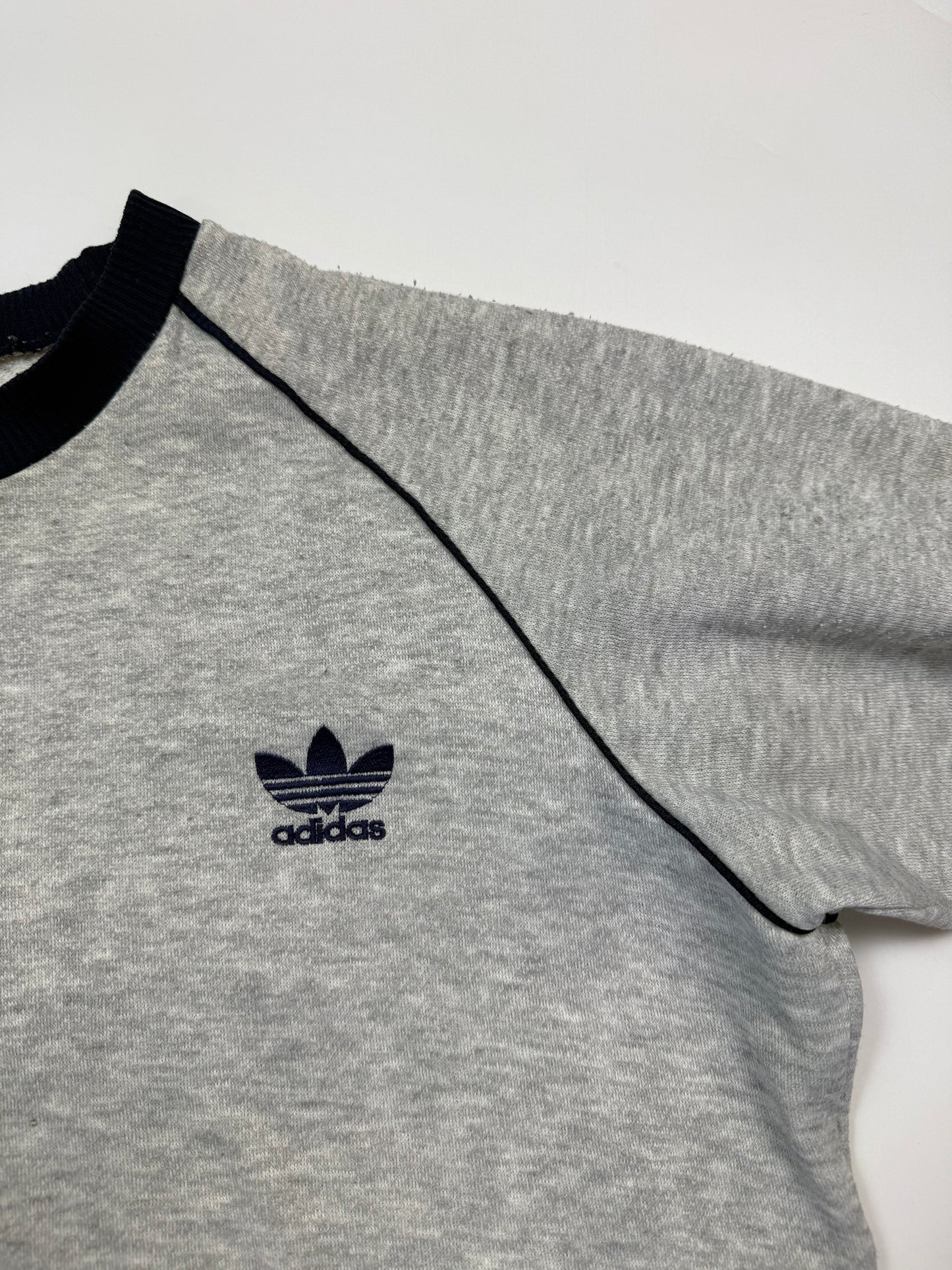 Vintage 90s Adidas originals small logo sweatshirt (M)