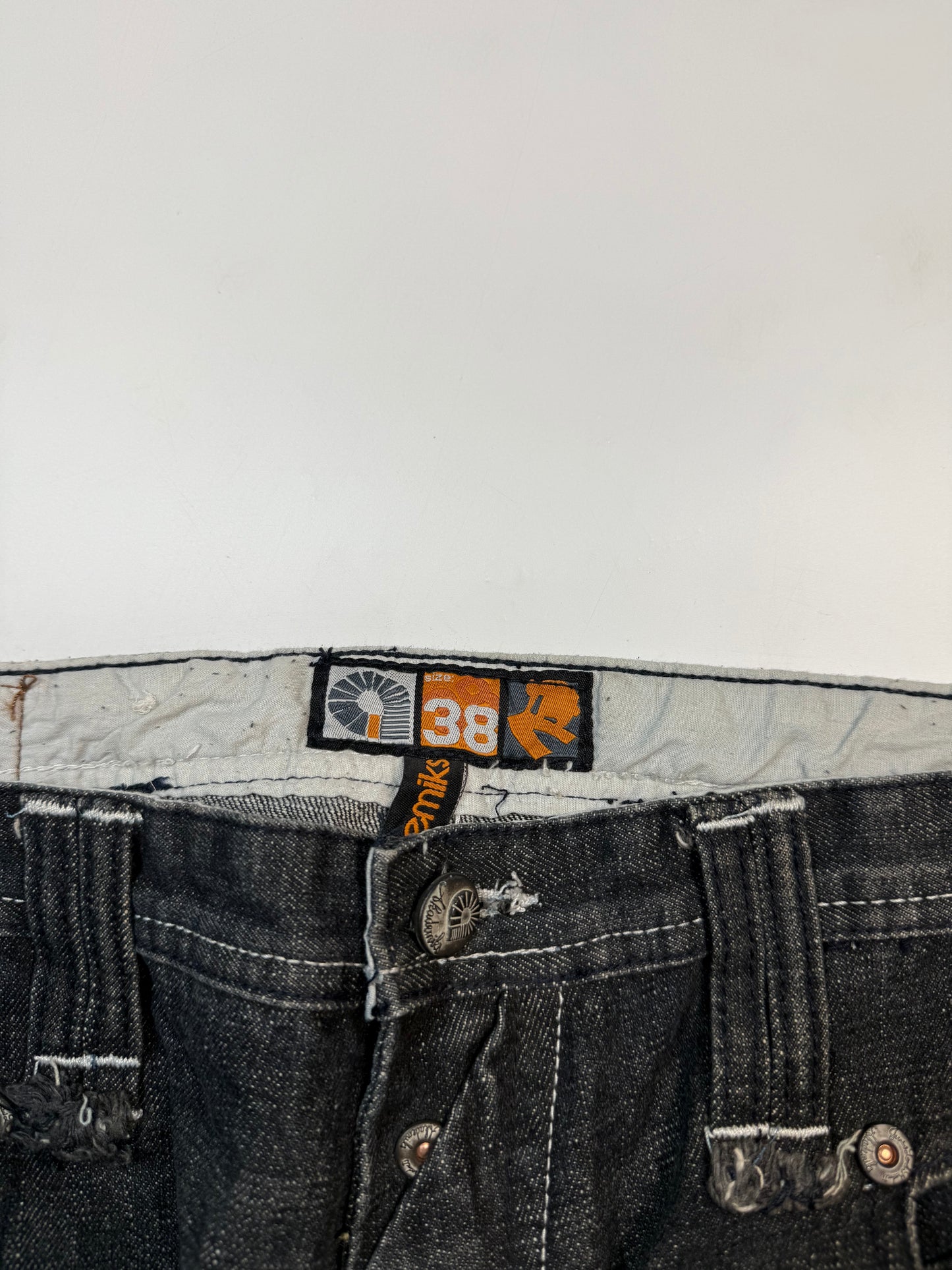 Vintage Y2K Akademiks baggy jeans (W38)