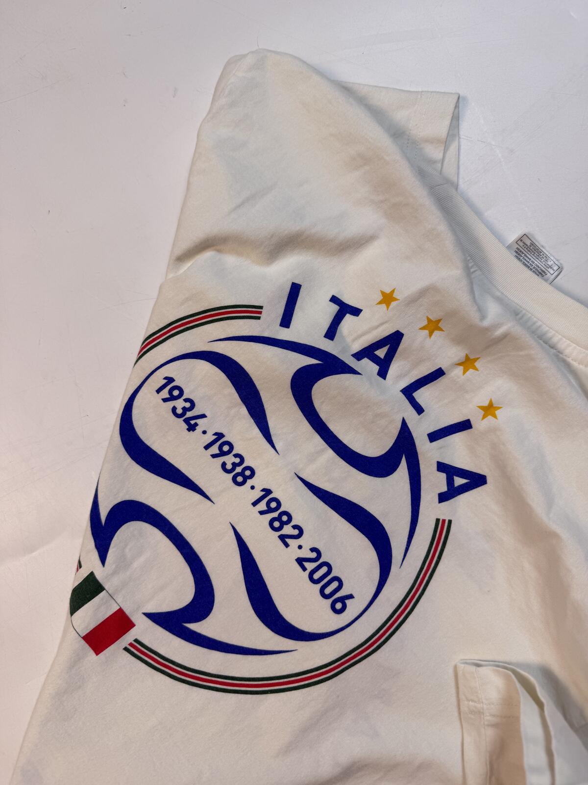 Vintage Adidas 2006 world cup Italy graphic tee (M)