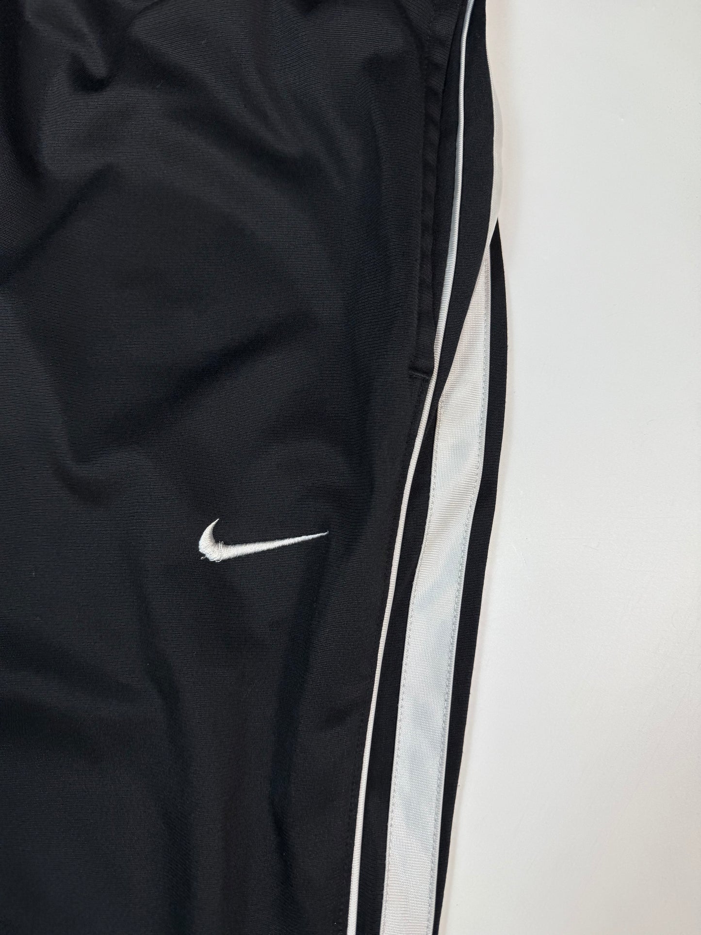 Vintage Nike side stripe baggy track pants (M)