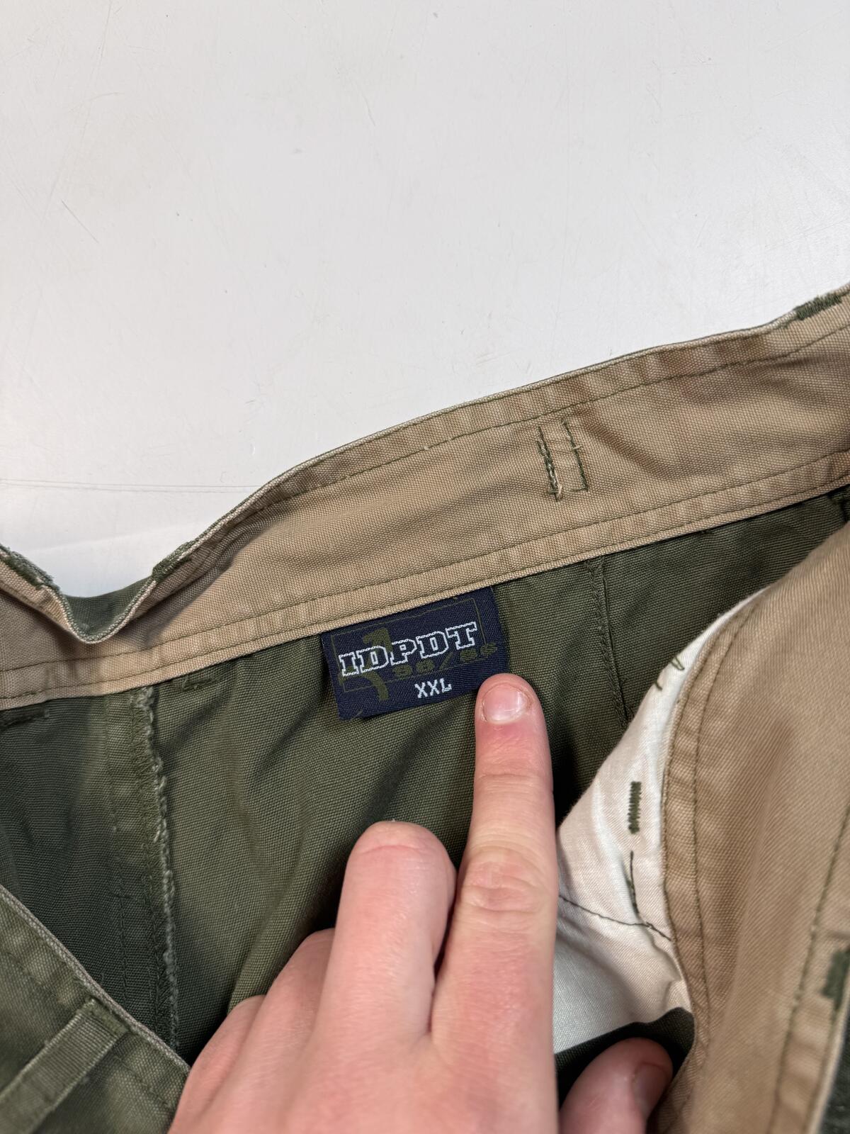 Vintage Baggy technical cargo shorts (W36)