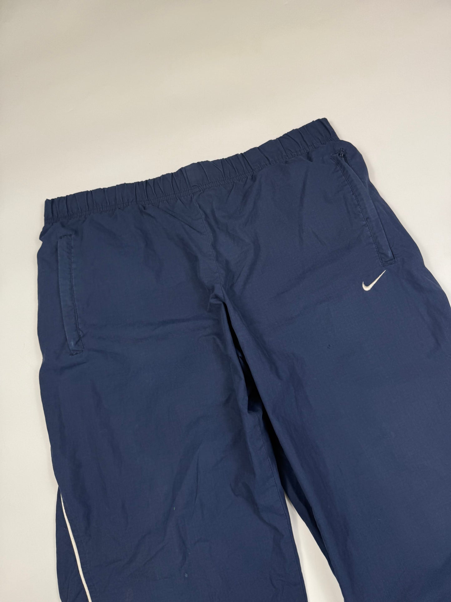 Vintage Nike mini swoosh baggy track pants (L)