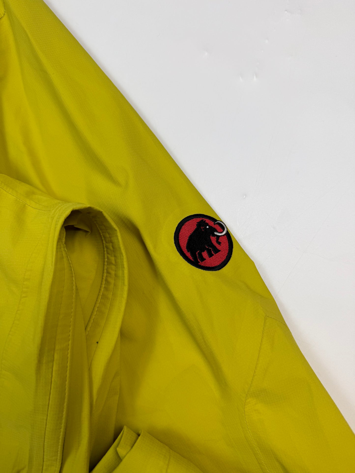 Mammut dry tech premium waterproof jacket (XL)
