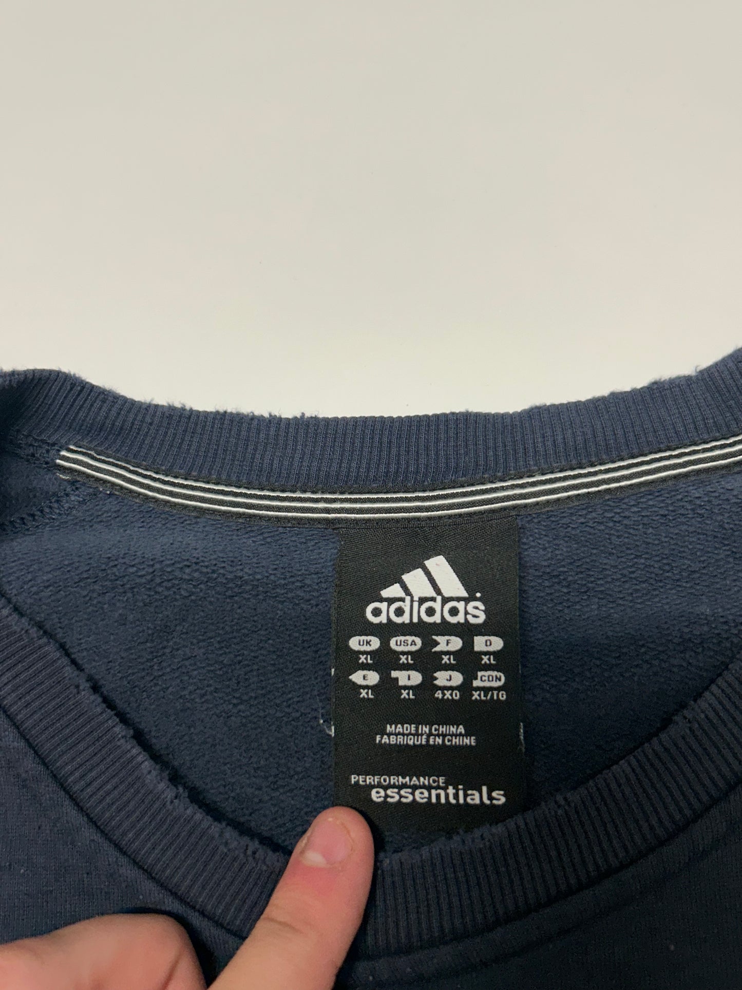 Adidas small logo sweatshirt (XL)
