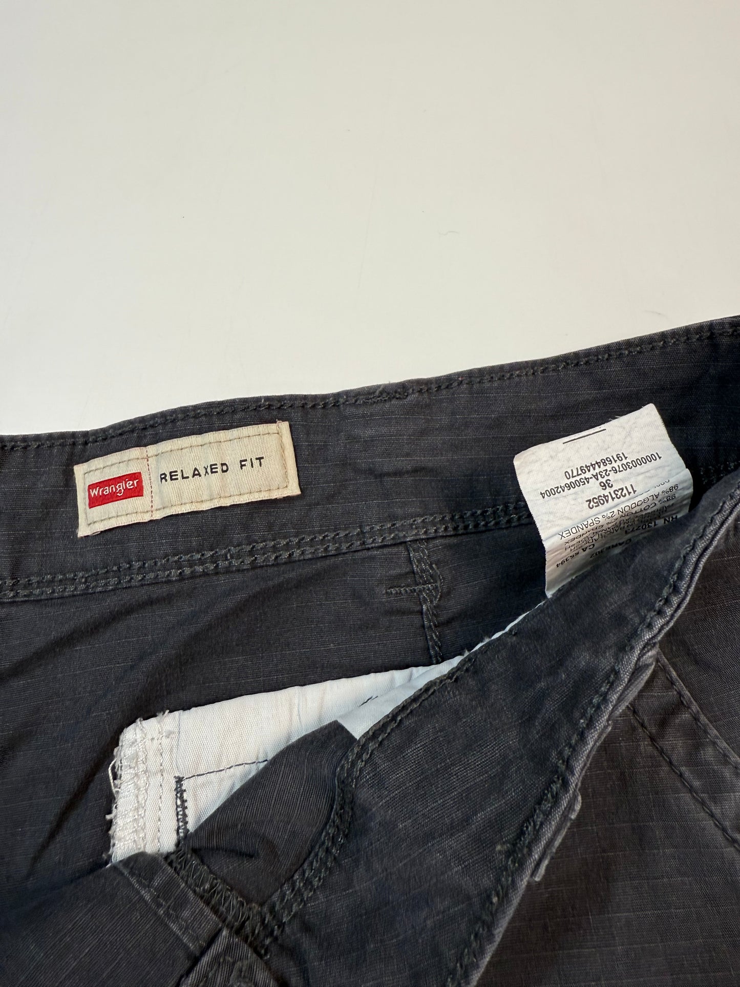 Vintage Wrangler baggy cargo shorts (W36)