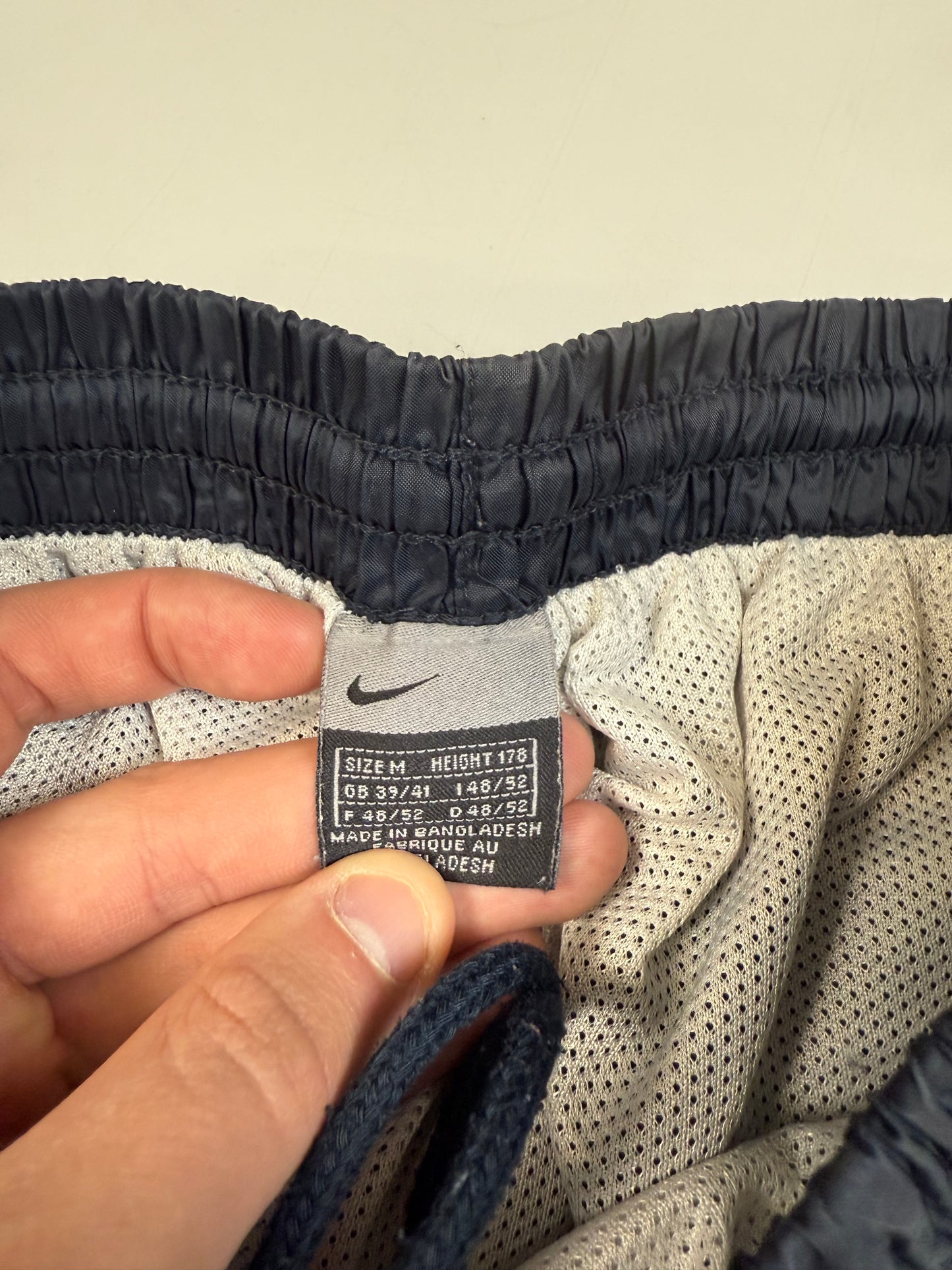 Vintage Nike side stripe baggy track pants (M)