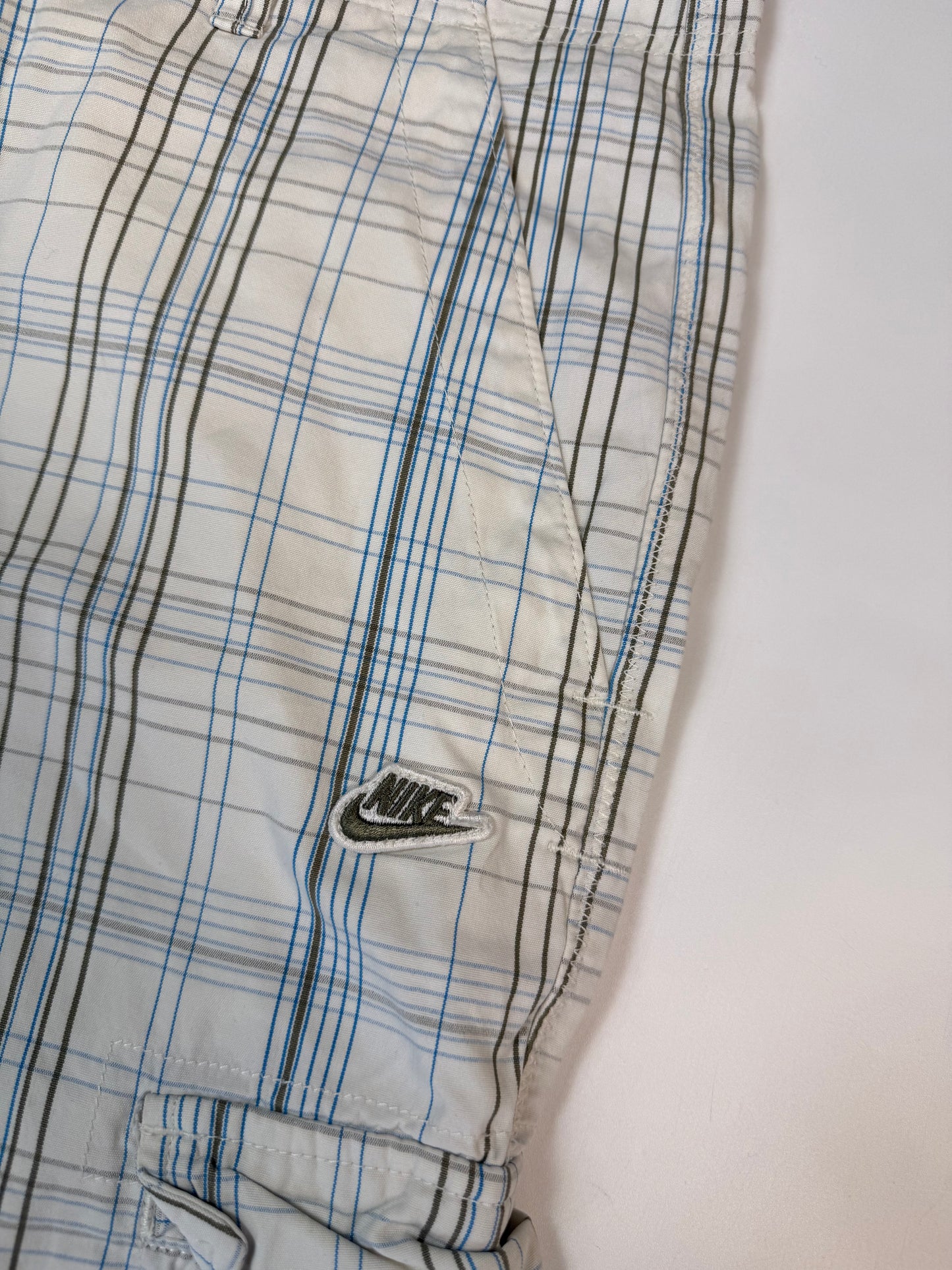 Vintage Nike baggy checkered cargo shorts (W32)