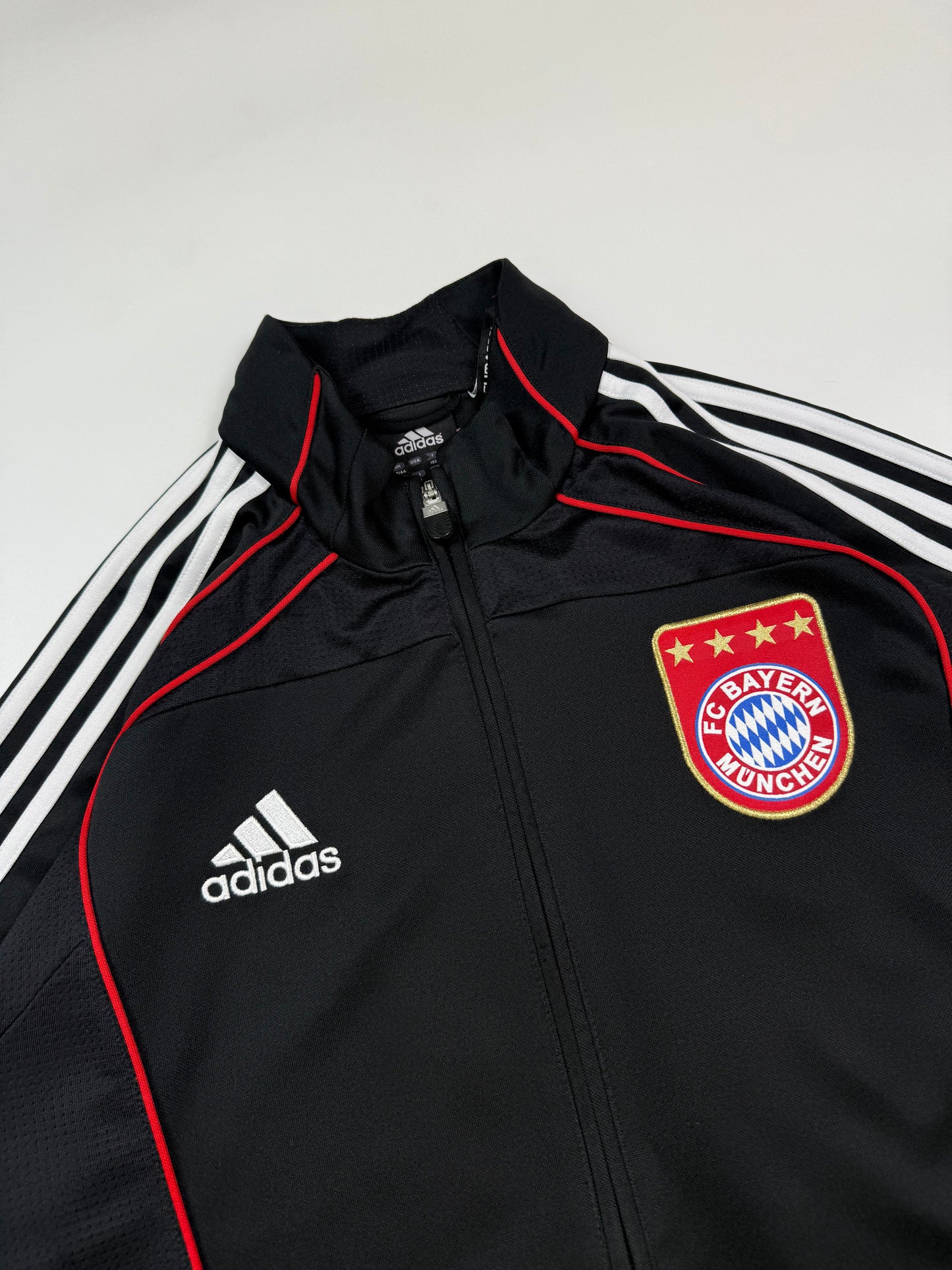 Bayern Munich 2010/11 Adidas football track jacket (L)