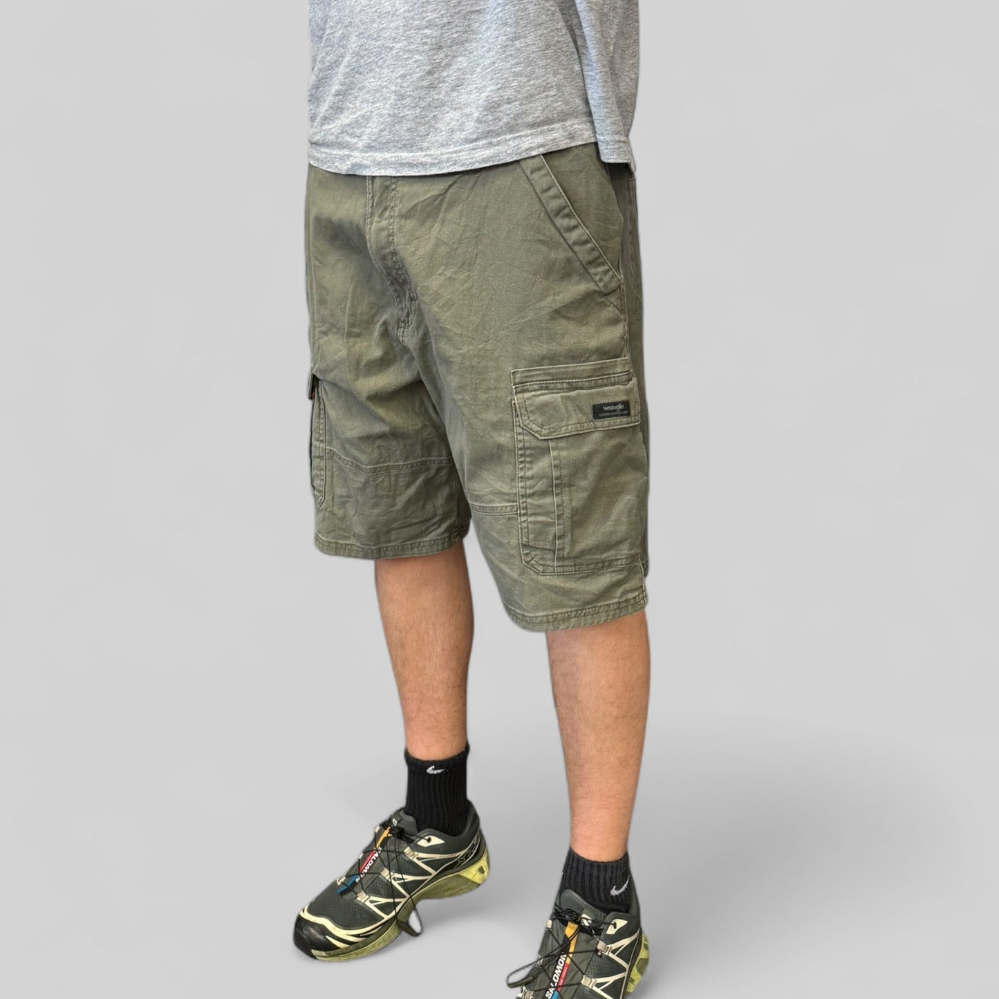Wrangler baggy cargo shorts (W36)
