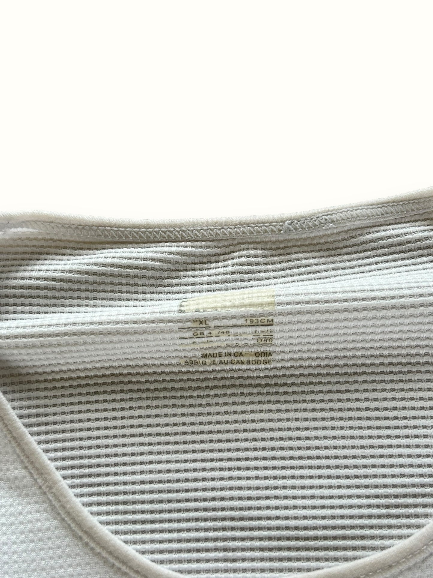 Nike mini swoosh tee (XL)