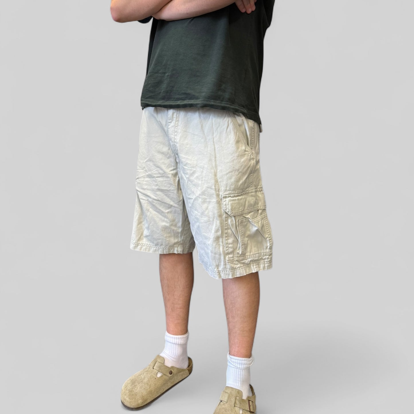 Wrangler baggy cargo shorts (W34)