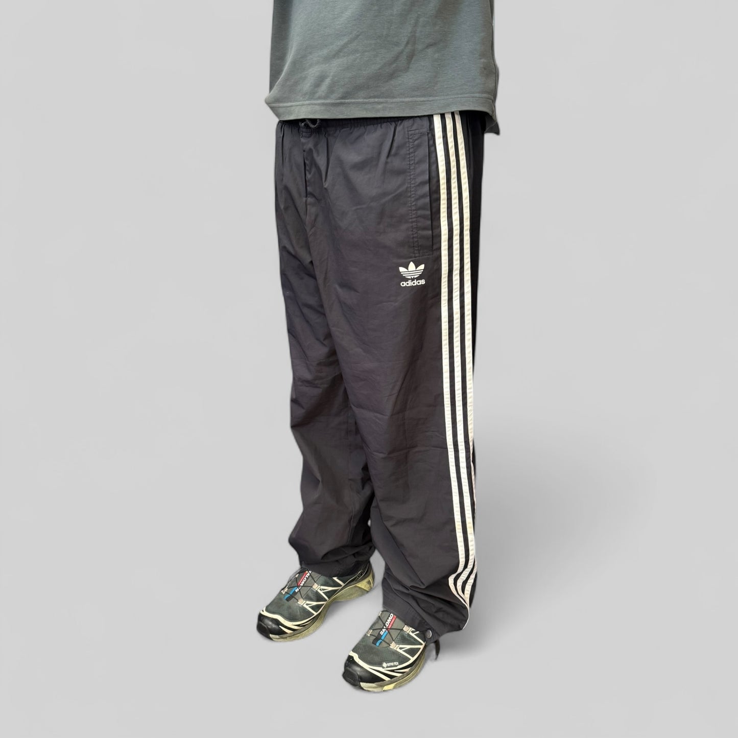 Vintage 90s Adidas originals baggy track pants (M)