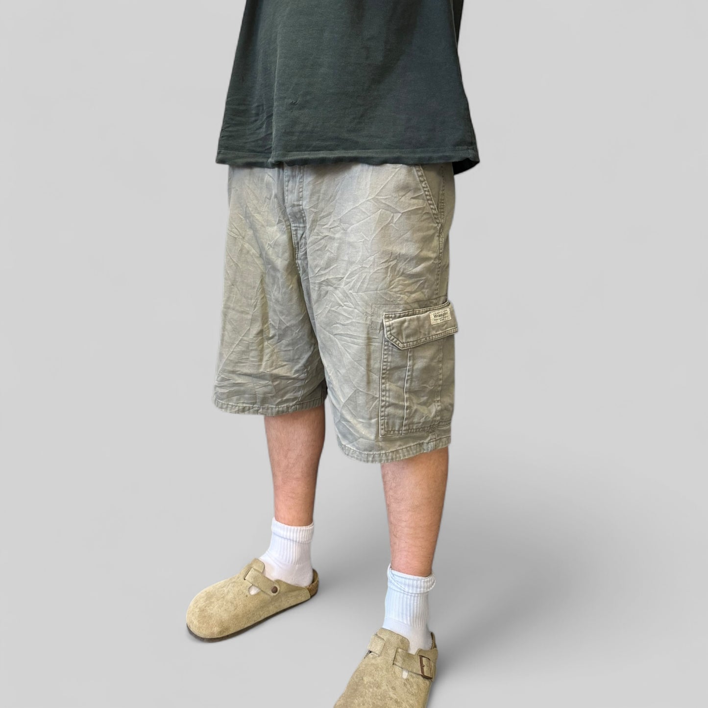 Wrangler baggy cargo shorts (W36)