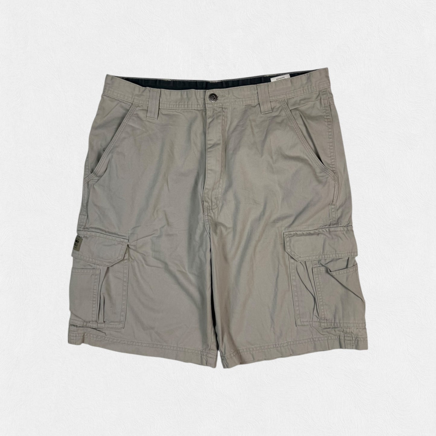Wrangler baggy cargo shorts (W34)