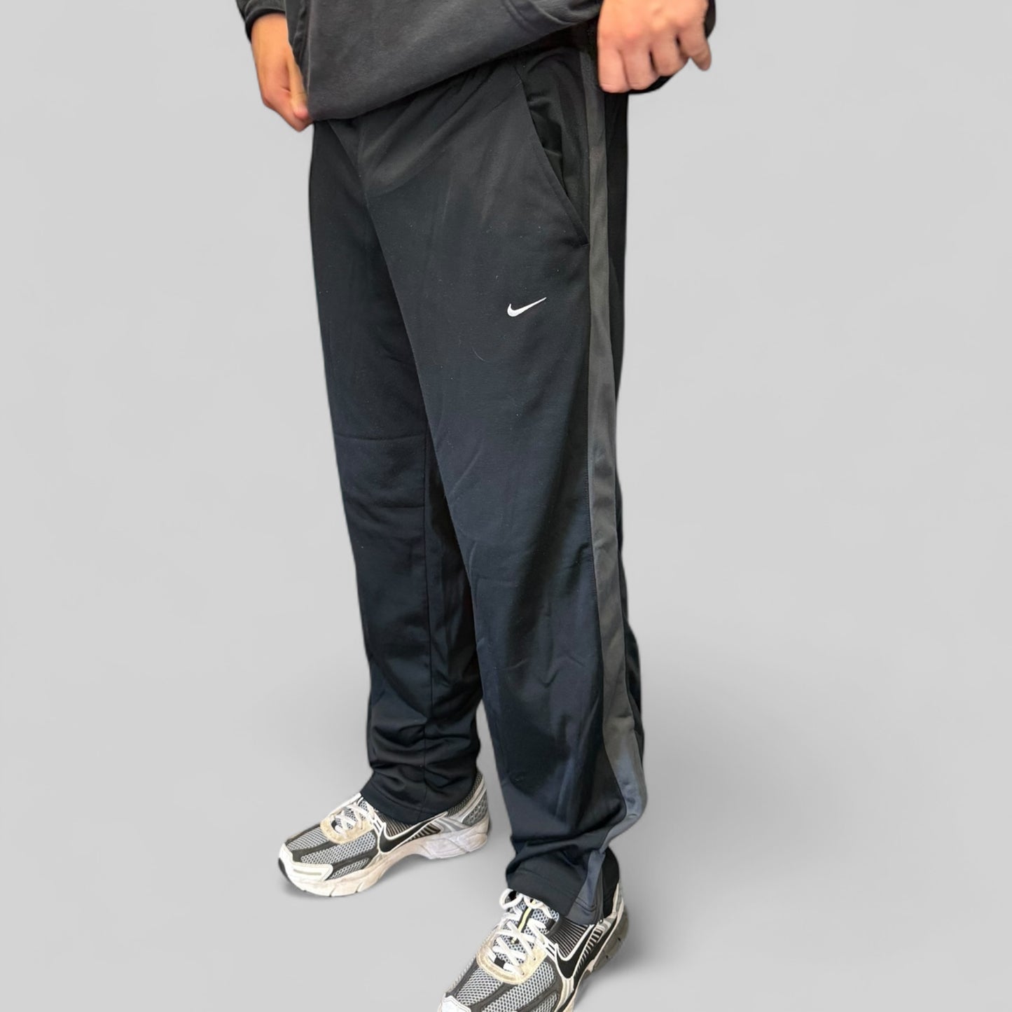 Vintage Nike side stripe track pants (S)