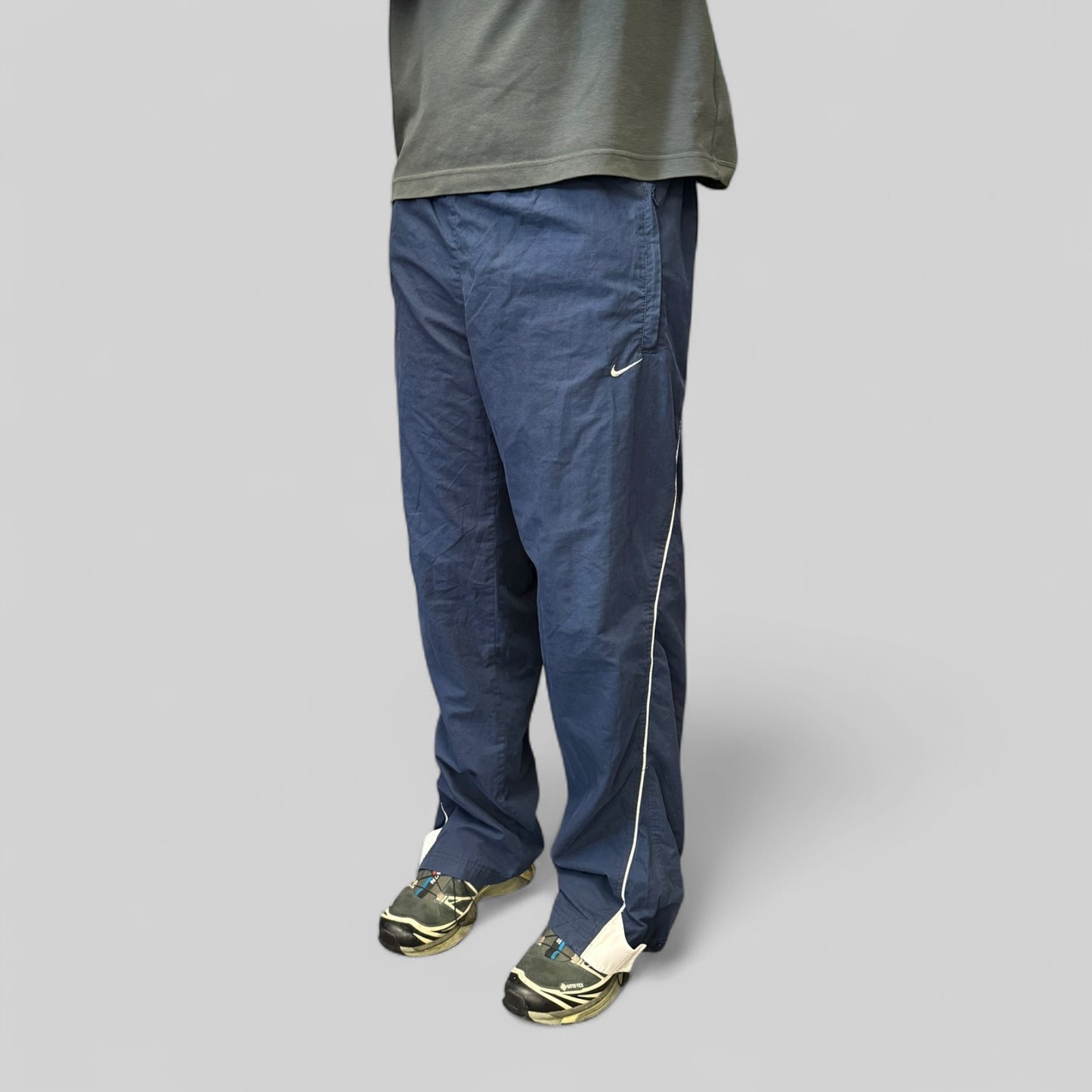 Vintage Nike mini swoosh baggy track pants (L)