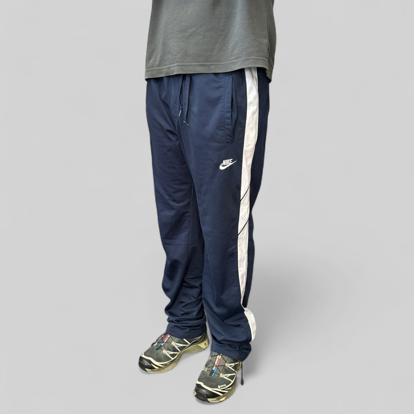 Vintage Nike side stripe baggy track pants (L)