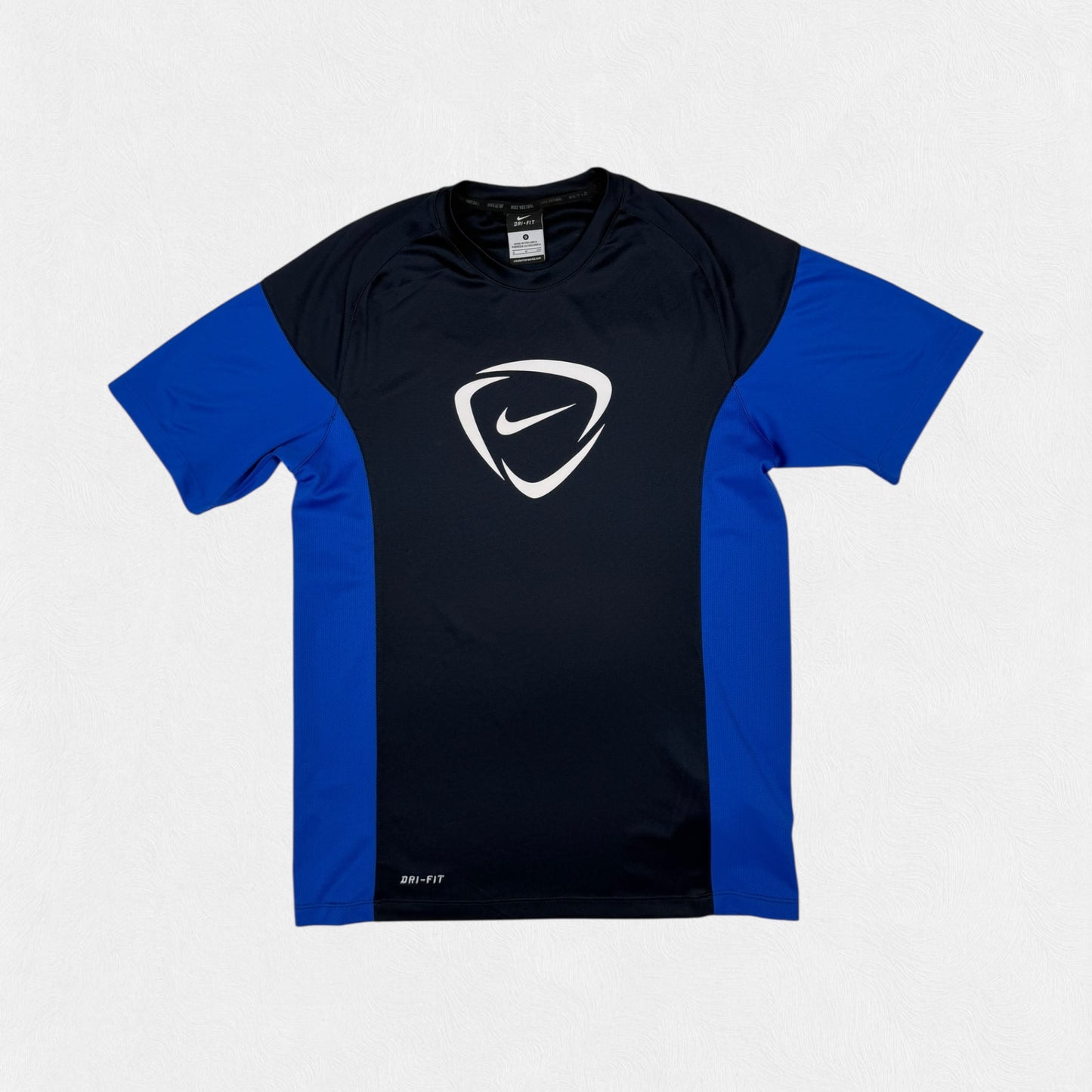 Nike shield football centre logo tee (S)