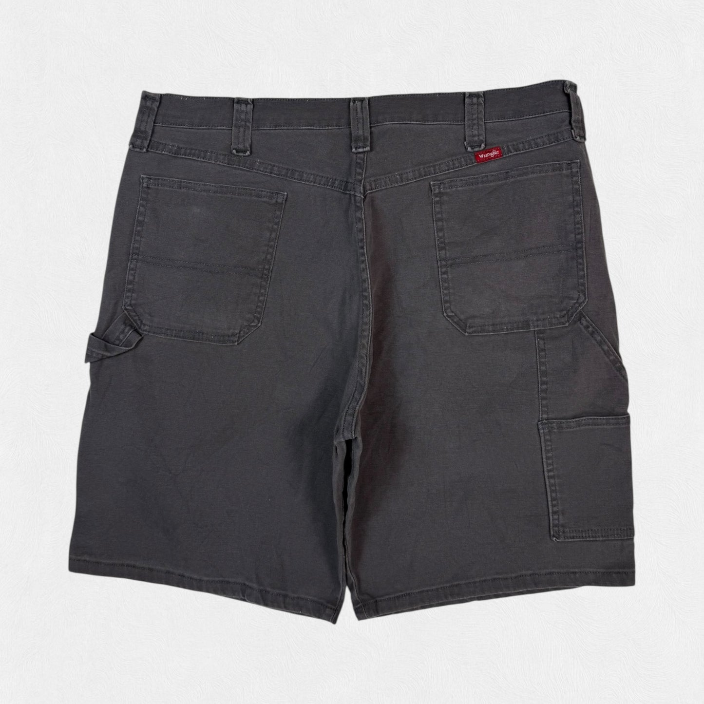 Wrangler baggy carpenter shorts (W36)
