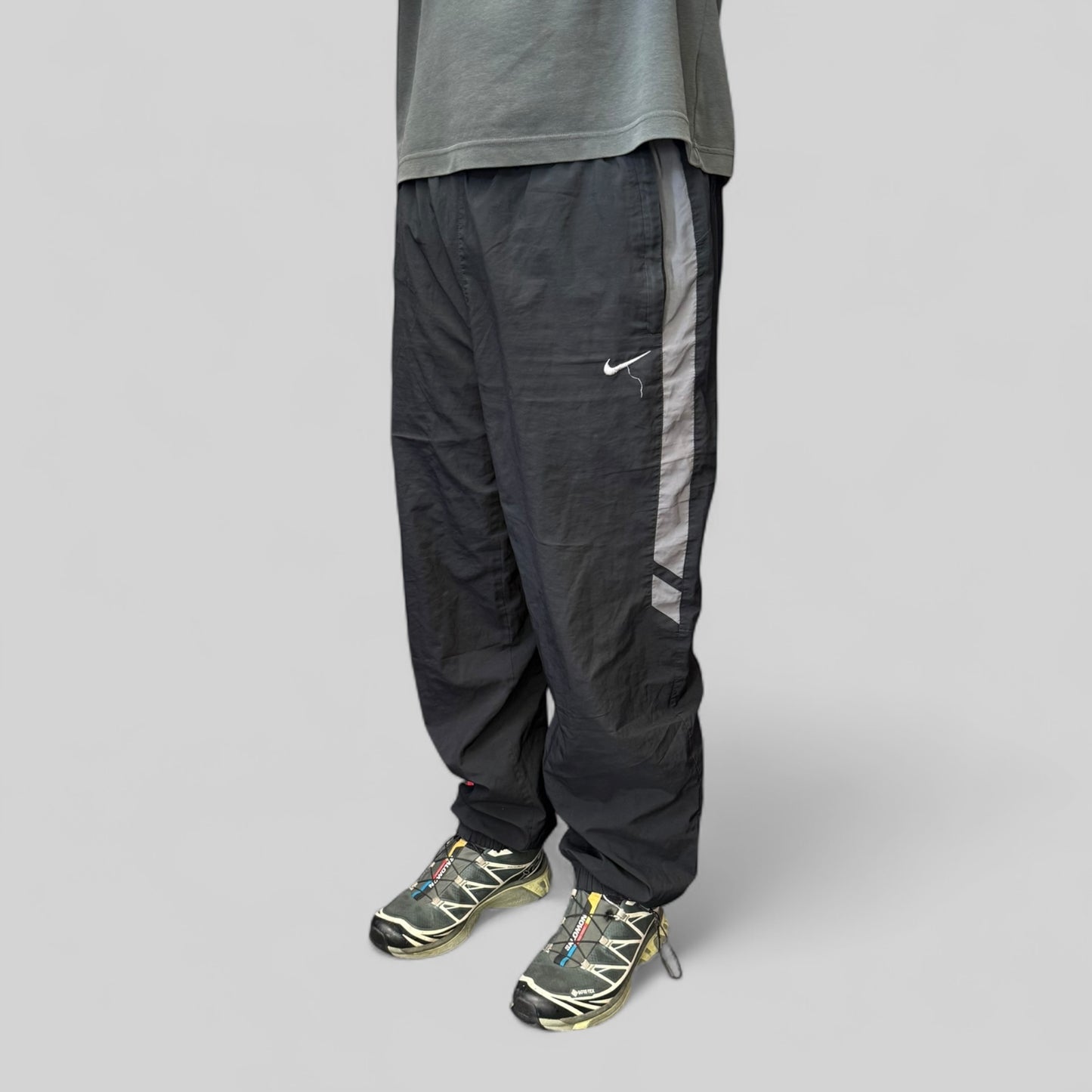 Vintage Nike side stripe baggy track pants (L)