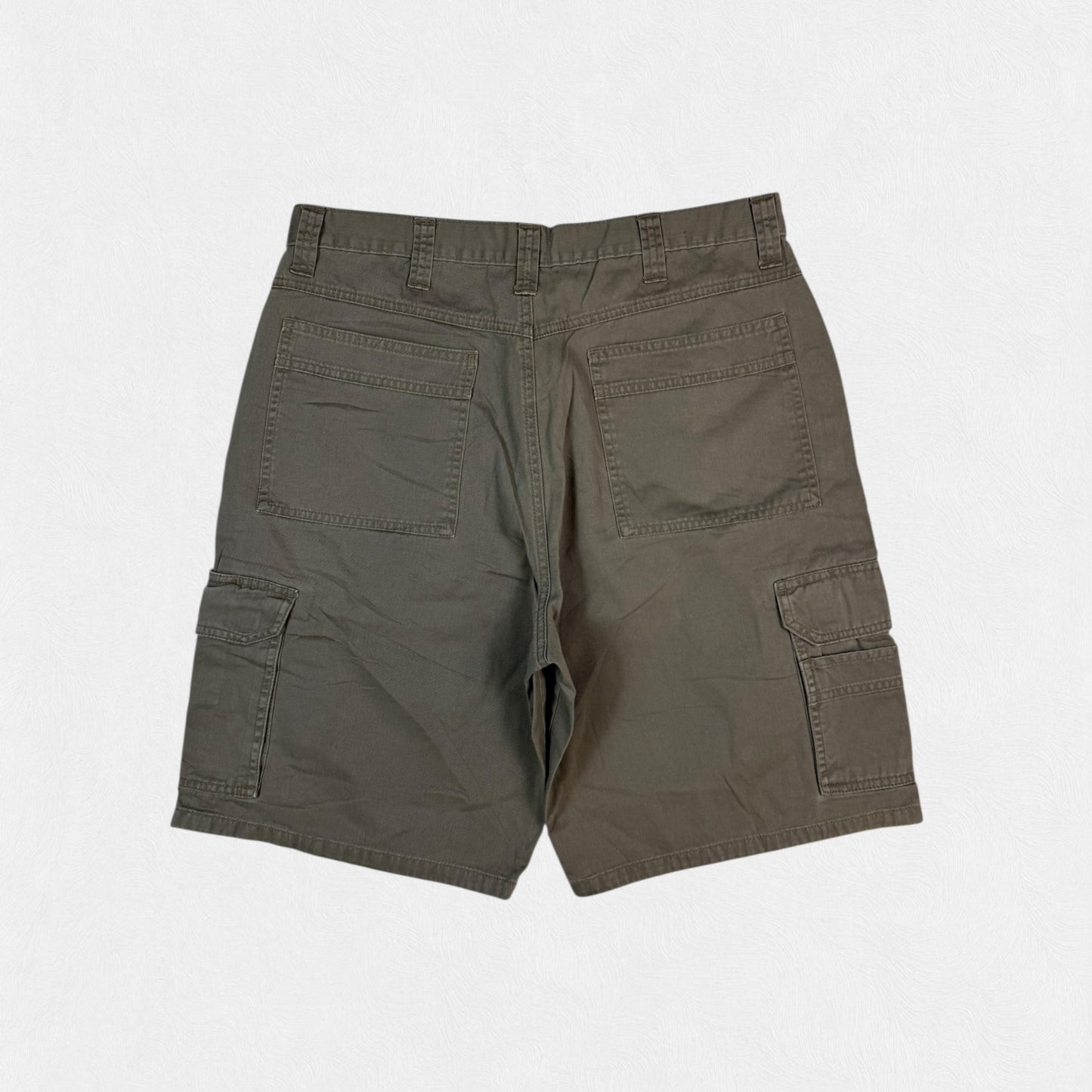Wrangler baggy cargo shorts (W34)