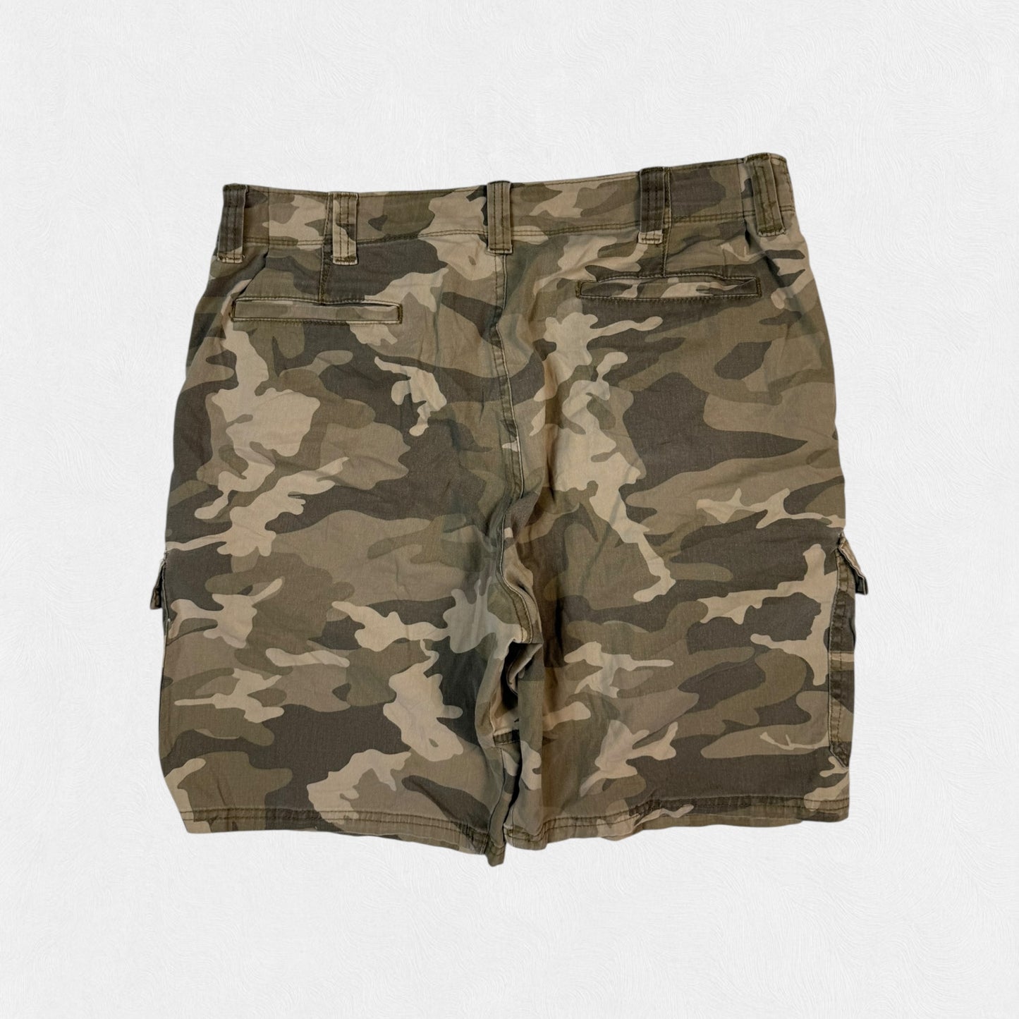 Wrangler baggy camouflage cargo shorts (W36)