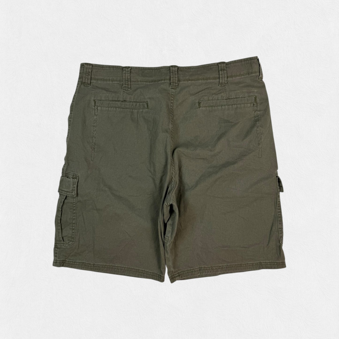 Wrangler baggy cargo shorts (W36)