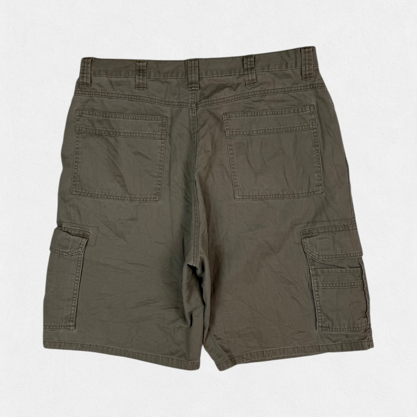 Wrangler baggy cargo shorts (W36)