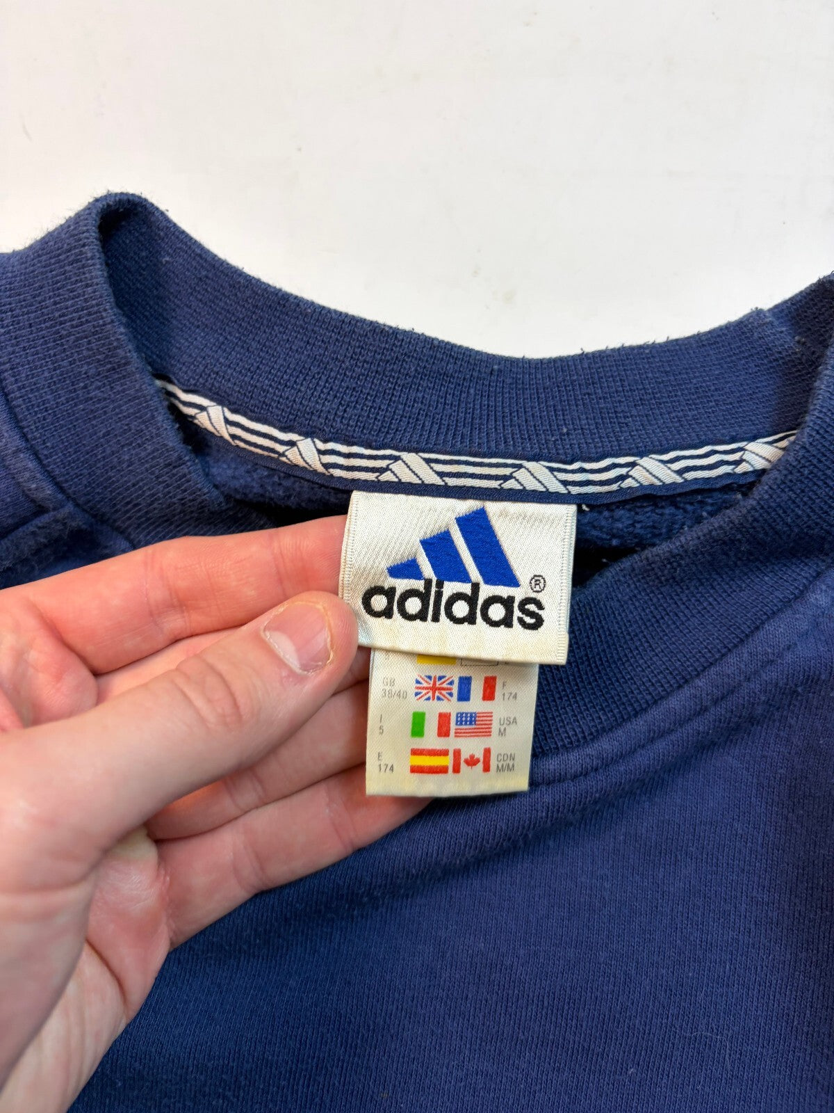 Vintage 90s adidas small logo sweatshirt (M)