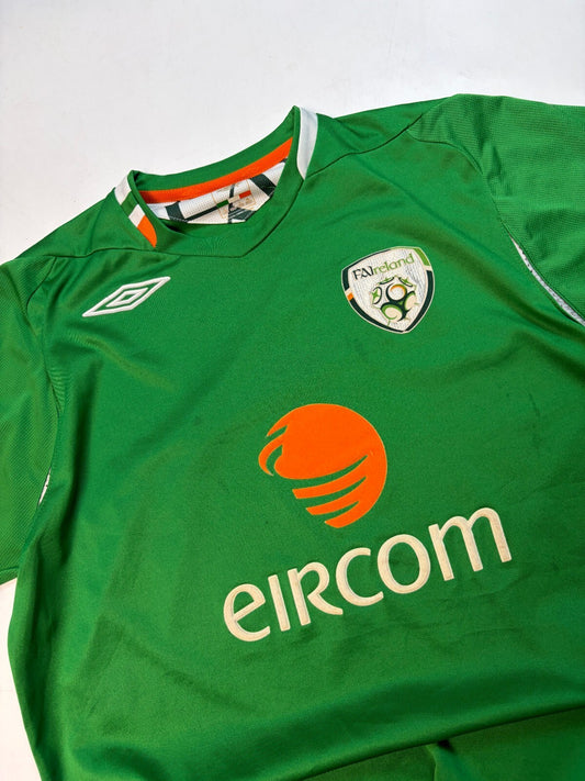 Vintage Ireland 2006-08 Umbro football shirt (L)