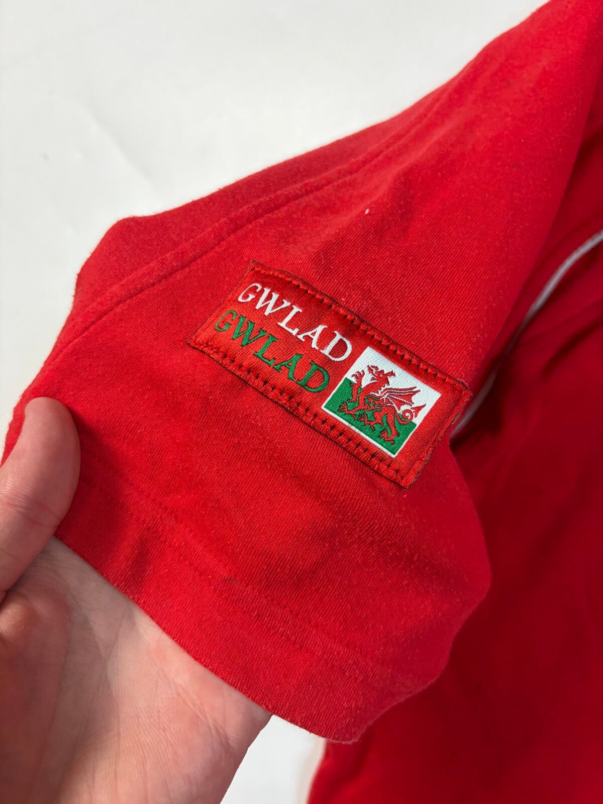 Vintage Wales 2005/06 Reebok rugby union shirt (L)