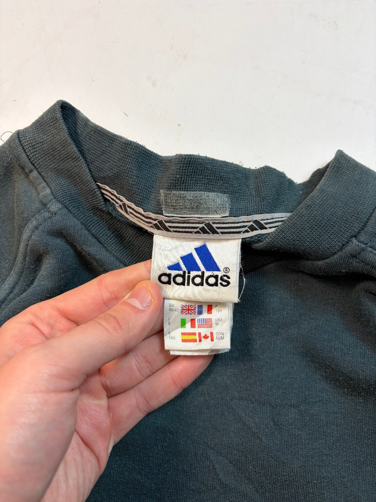 Vintage 90s adidas small logo sweatshirt (M)