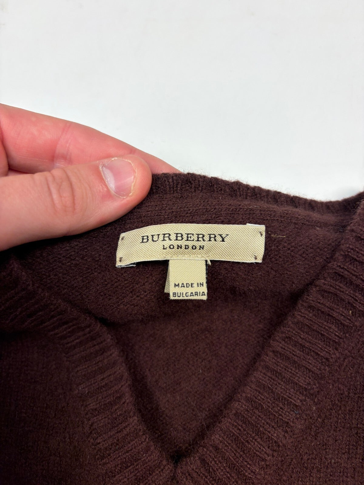 Burberry v neck wool knit sweater (S)