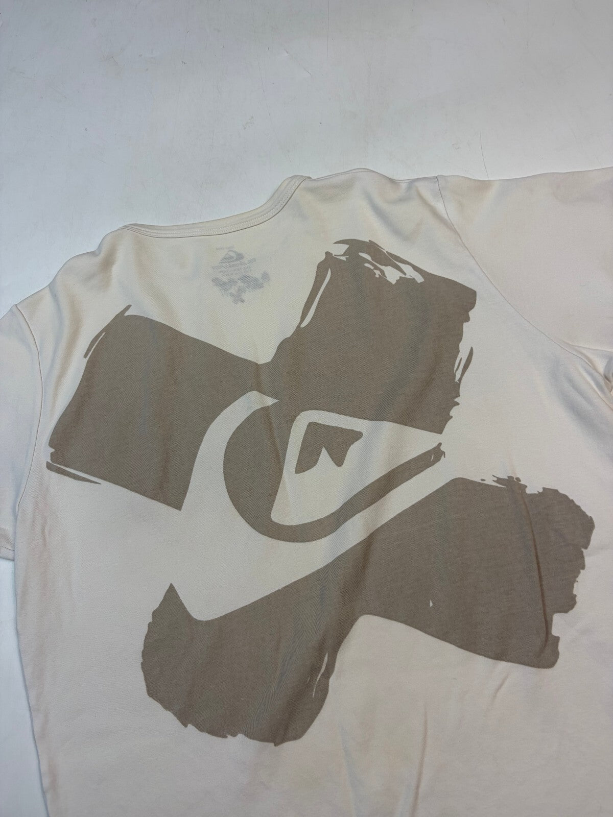 Vintage Y2K Quiksilver graphic surfwear tee (M)
