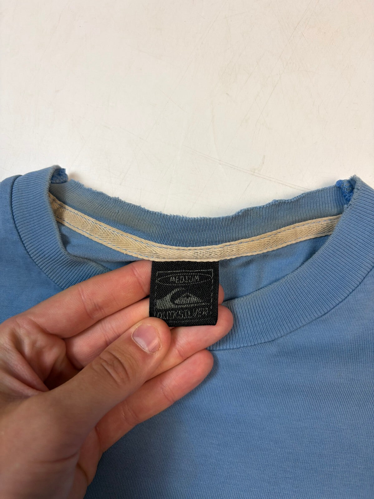 Vintage Y2K Quiksilver graphic surfwear tee (M)