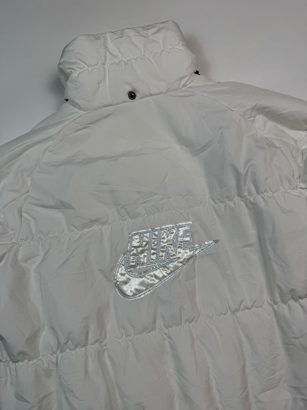 Vintage Women's Nike puffer jacket (WL)