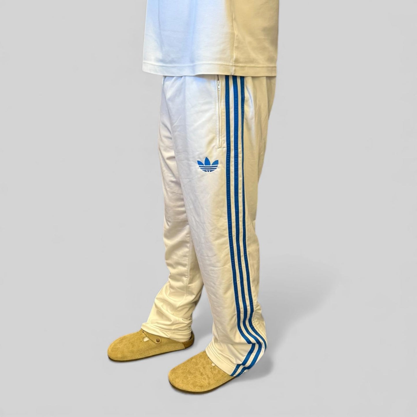 Y2K Adidas originals baggy track pants (M)