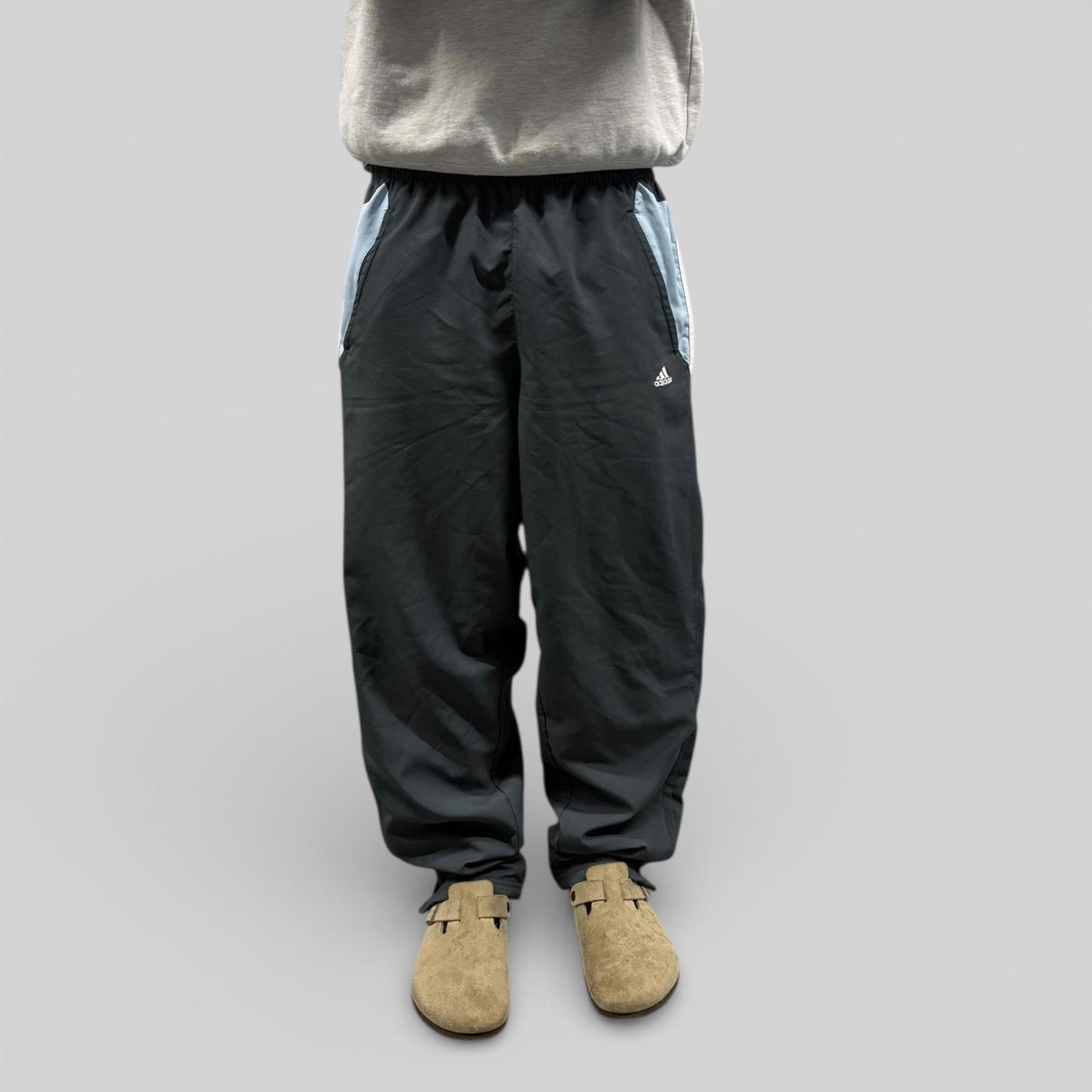 Vintage Adidas baggy track pants (L)