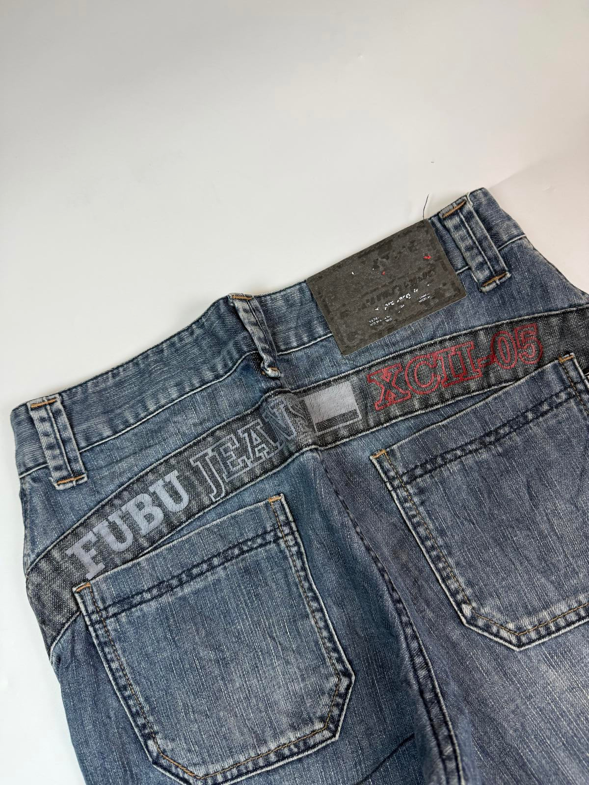 Vintage Fubu baggy hip hop Jeans (W28)