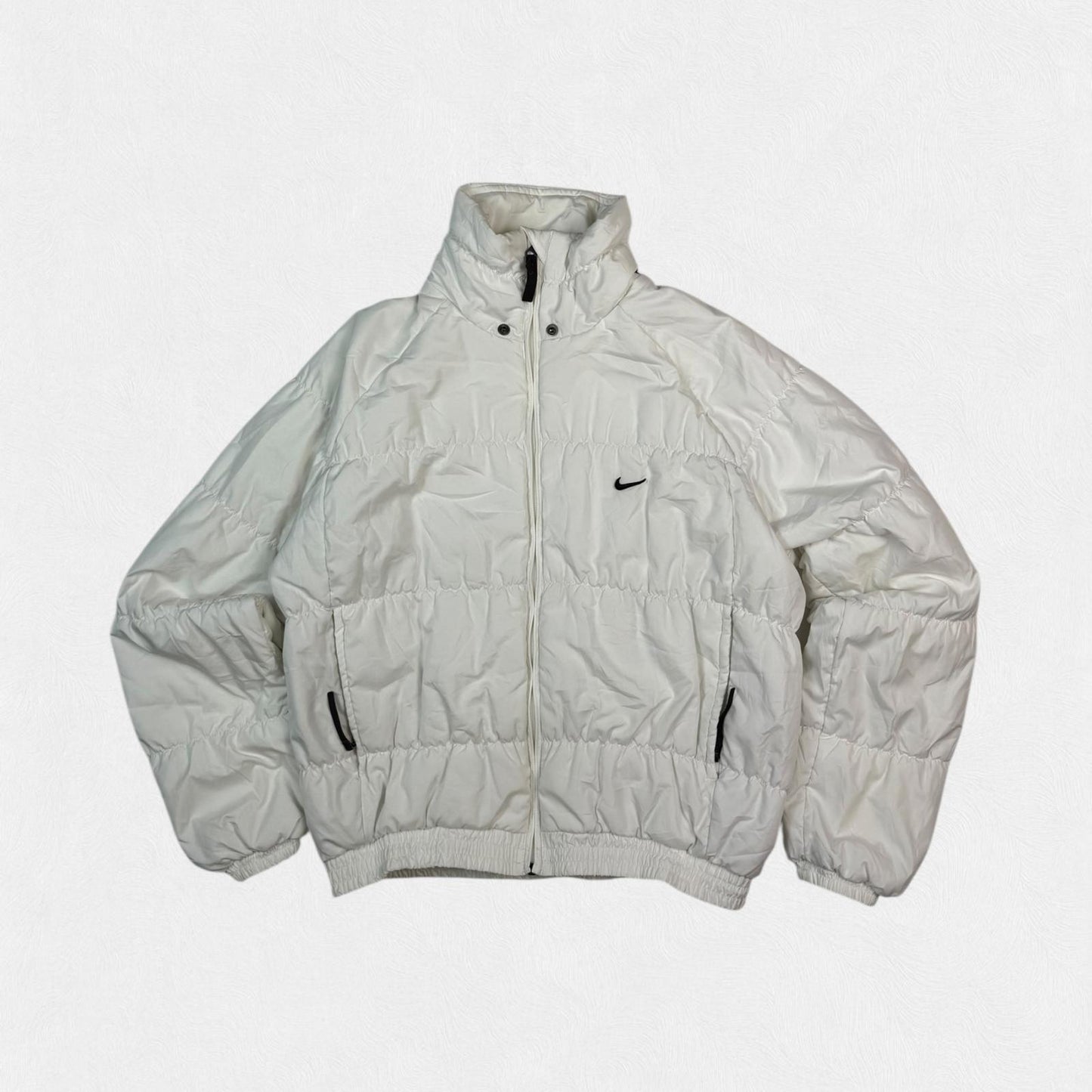 Vintage Women's Nike puffer jacket (WL)