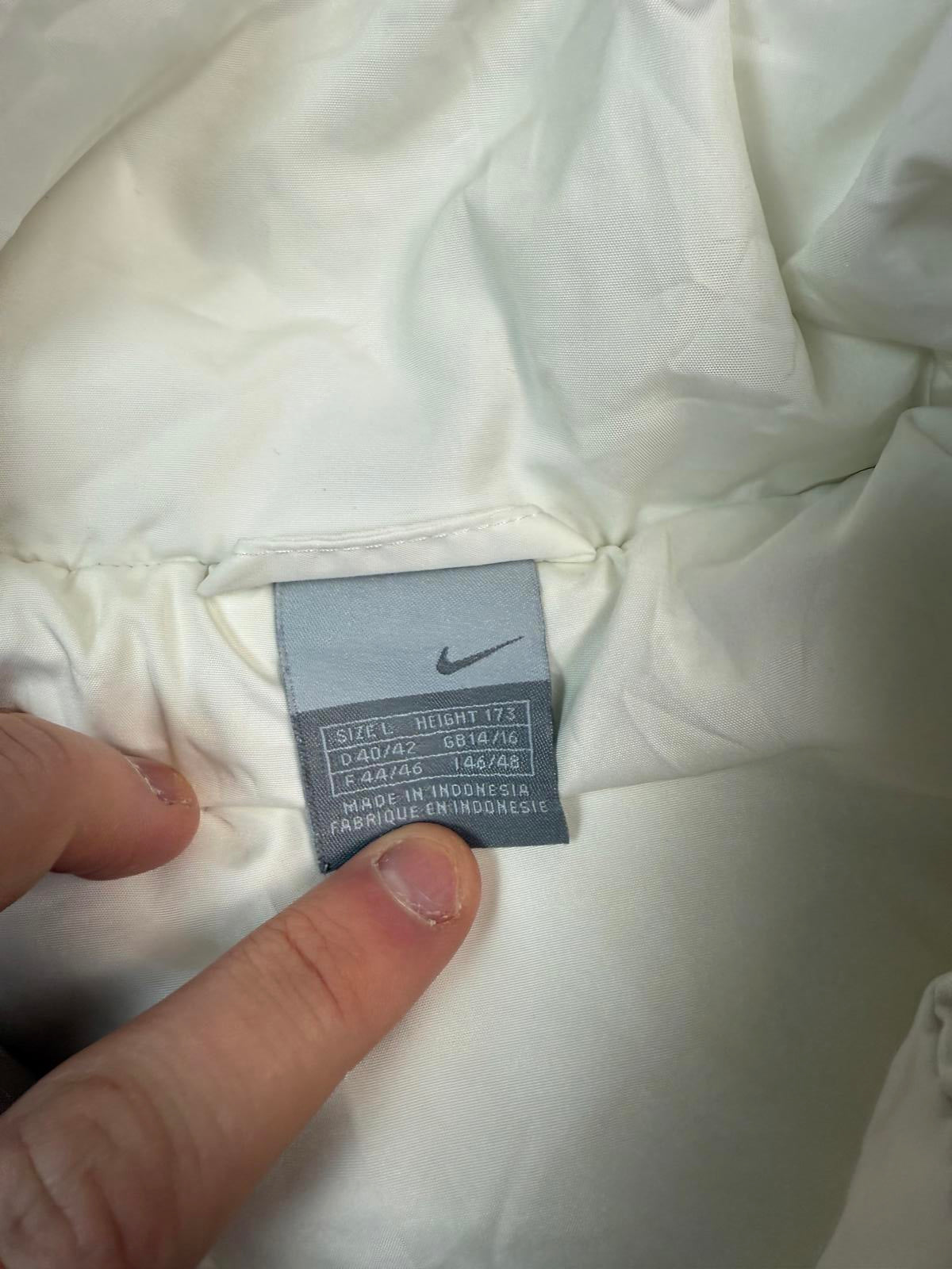 Vintage Women's Nike puffer jacket (WL)