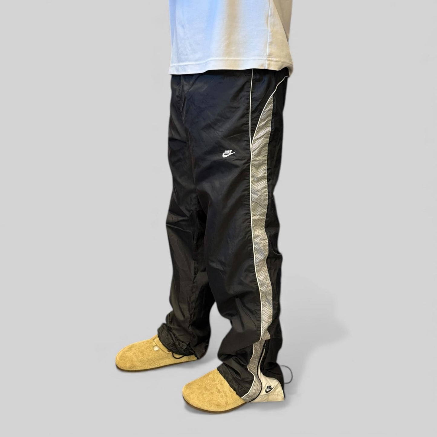 Vintage Nike baggy track pants (L)