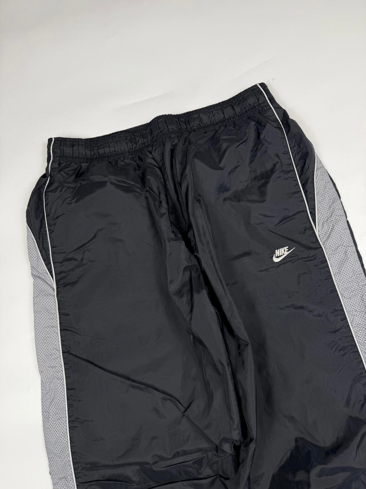 Vintage Nike baggy track pants (L)