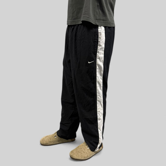 Vintage Nike side stripe baggy track pants (M)