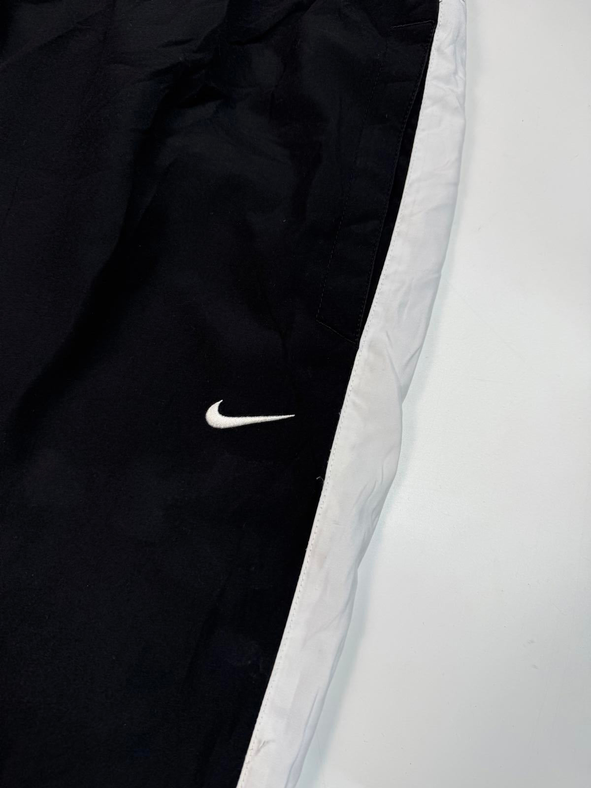 Vintage Nike side stripe baggy track pants (M)